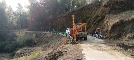 弥陀镇:公路安防工程为群众出行系上“安全带”