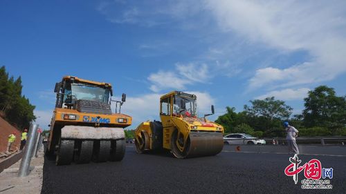 川内唯一 交通运输部首批科研监测点 g42沪蓉高速公路观测点路面施工完成