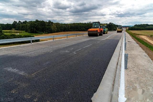 公路项目路面透层、封层和粘层施工方案