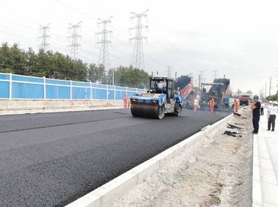 昆阳路越江大桥主线通车 公路与路面工程成果丰硕，年底有望实现行人过桥