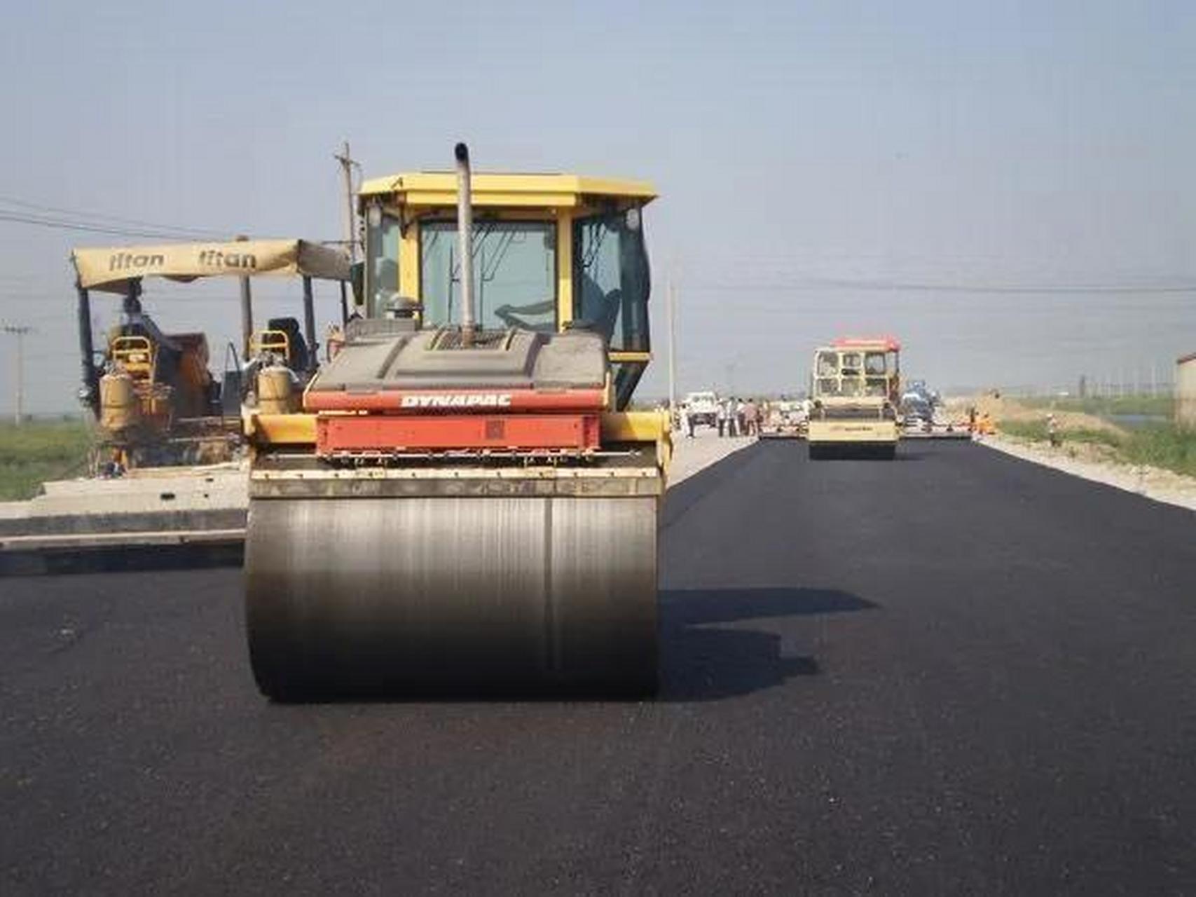 水泥路寿命更长，为何高速公路偏好沥青路面？