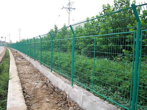 高速公路隔离栅报价、厂家选择及路桥附属工程建筑劳务分包指南