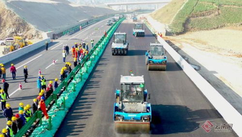 无人路面机群摊铺 黑科技‘保山出道’，赋能路桥附属工程建筑劳务分包新生态
